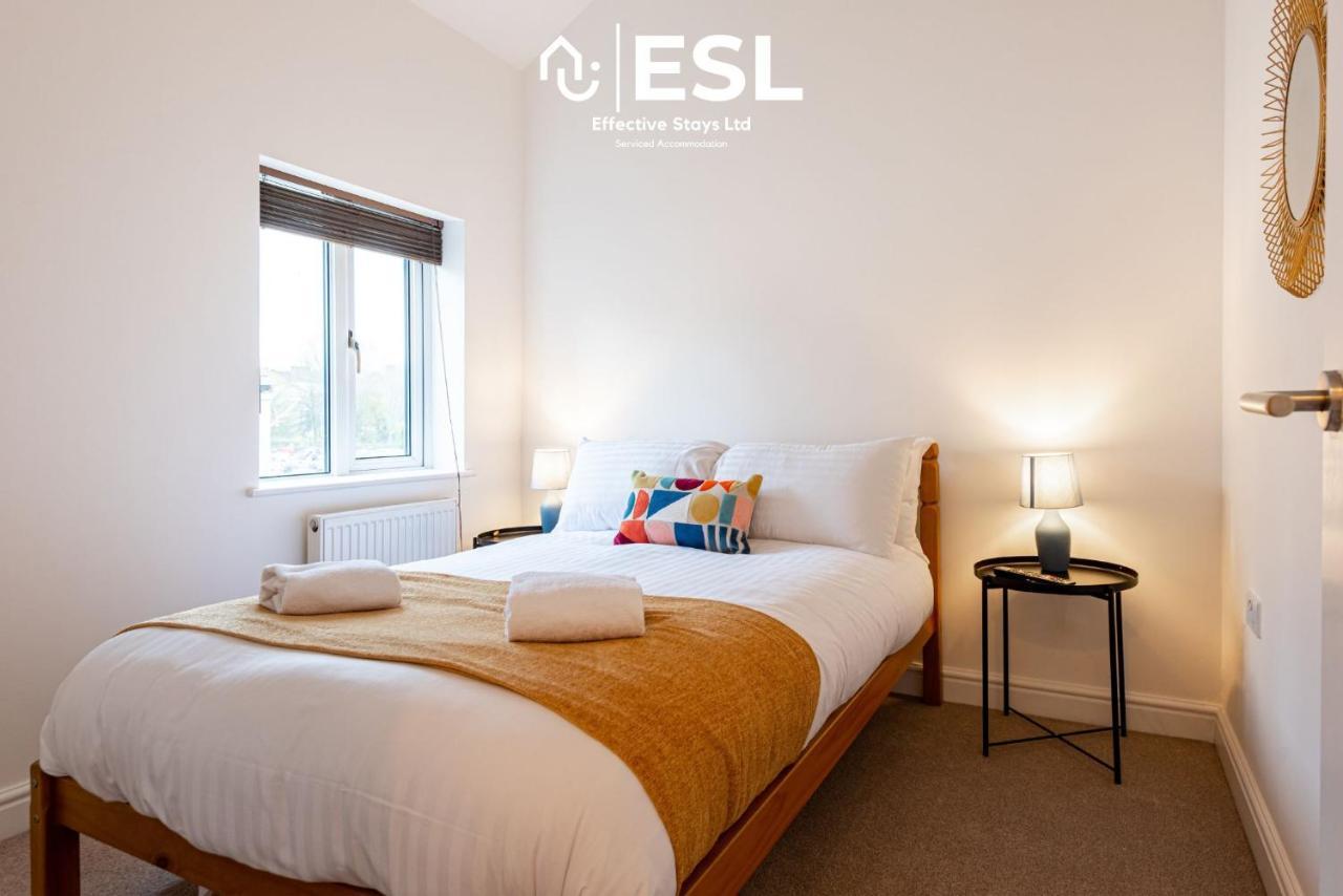 2 Bedroom Terrace Cottage, Parking, 5 Minutes Drive To Royal Shrewsbury Hospital エクステリア 写真