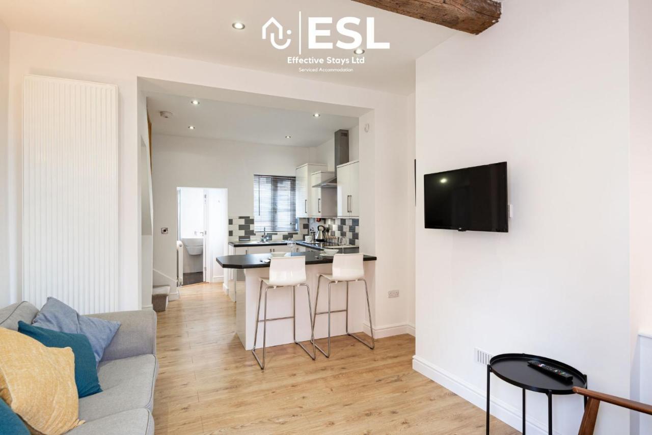2 Bedroom Terrace Cottage, Parking, 5 Minutes Drive To Royal Shrewsbury Hospital エクステリア 写真