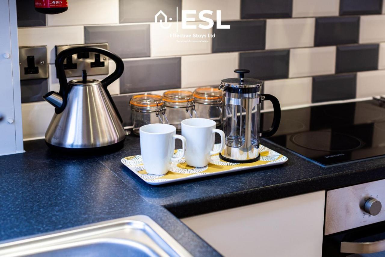 2 Bedroom Terrace Cottage, Parking, 5 Minutes Drive To Royal Shrewsbury Hospital エクステリア 写真