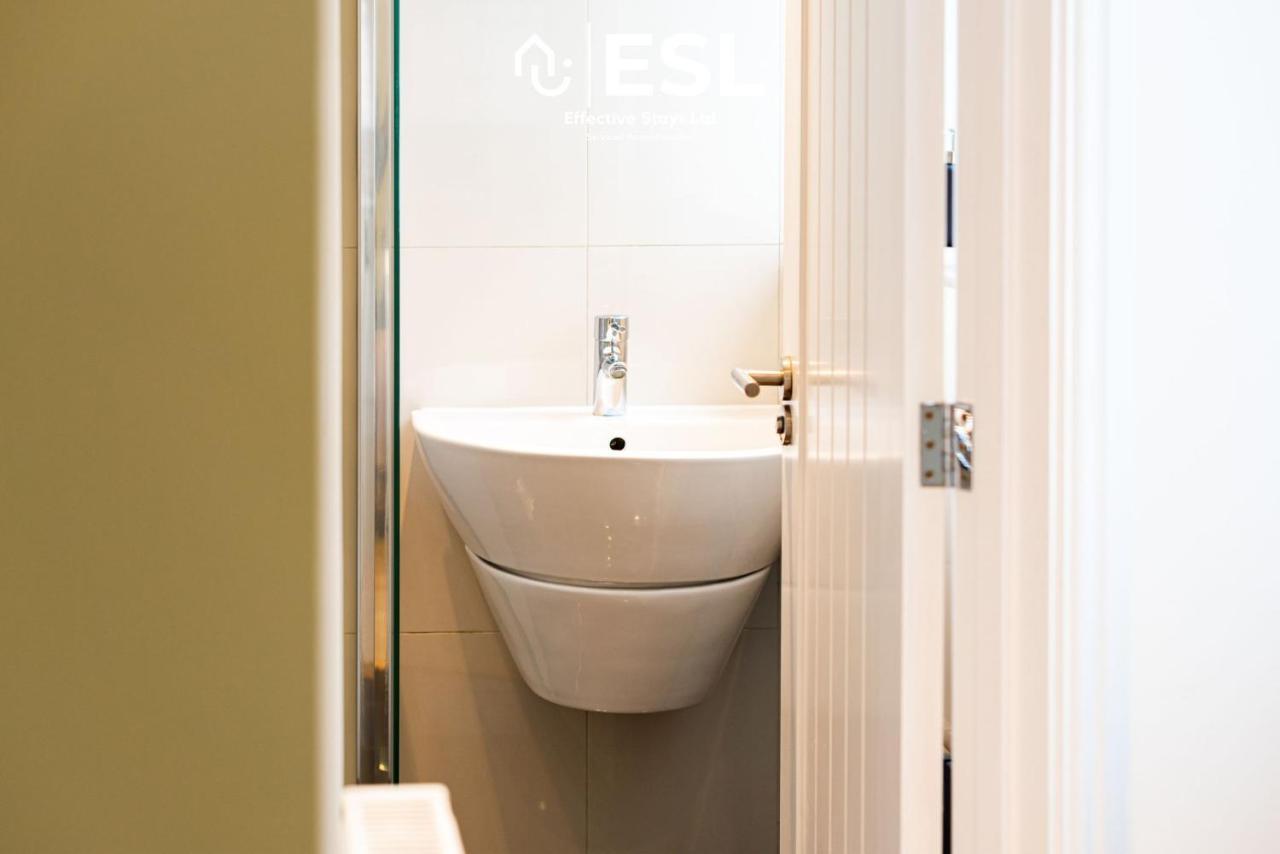 2 Bedroom Terrace Cottage, Parking, 5 Minutes Drive To Royal Shrewsbury Hospital エクステリア 写真