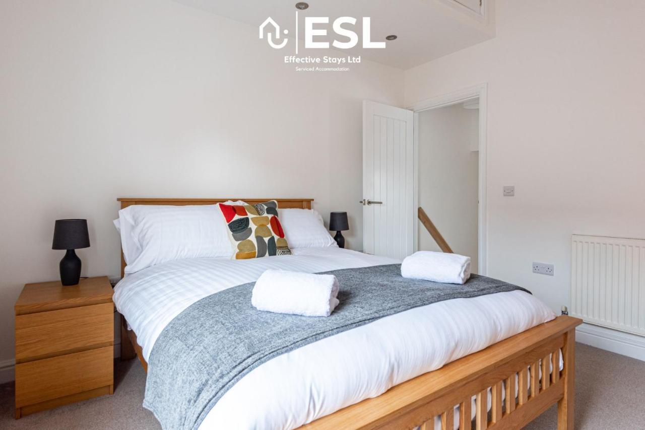 2 Bedroom Terrace Cottage, Parking, 5 Minutes Drive To Royal Shrewsbury Hospital エクステリア 写真