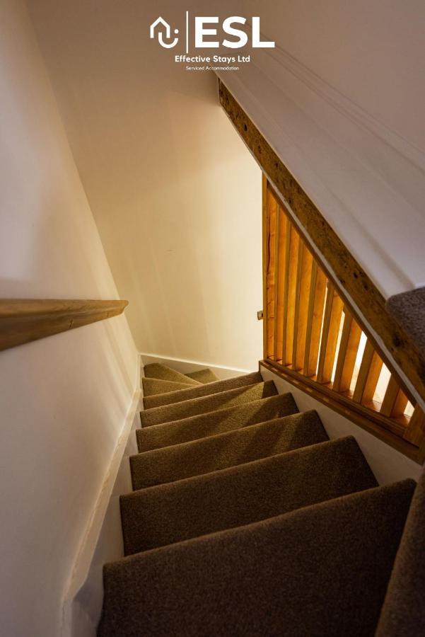 2 Bedroom Terrace Cottage, Parking, 5 Minutes Drive To Royal Shrewsbury Hospital エクステリア 写真