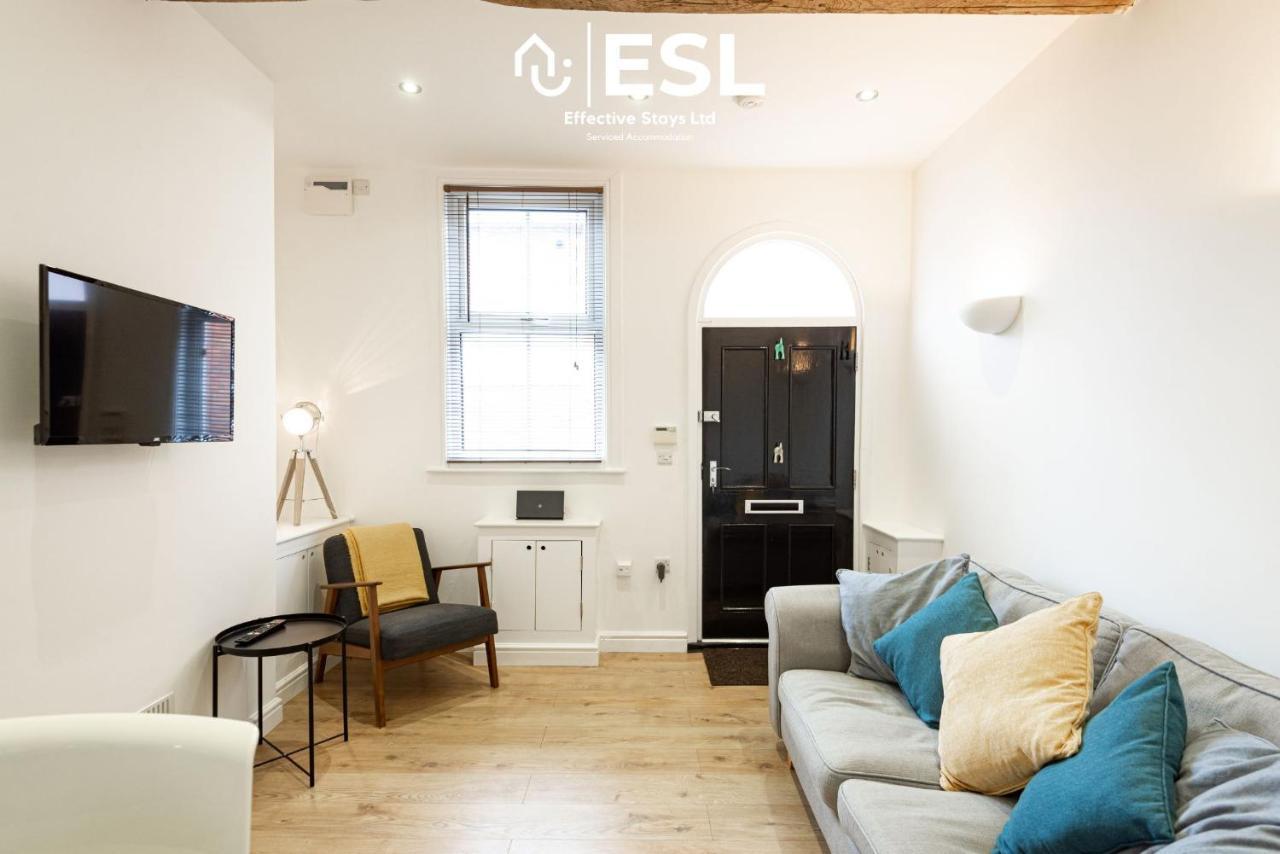 2 Bedroom Terrace Cottage, Parking, 5 Minutes Drive To Royal Shrewsbury Hospital エクステリア 写真