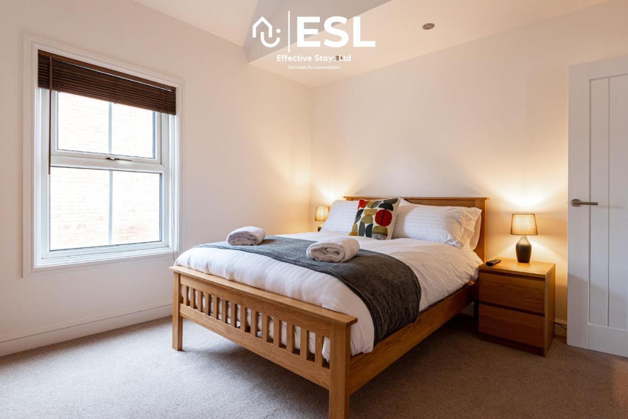 2 Bedroom Terrace Cottage, Parking, 5 Minutes Drive To Royal Shrewsbury Hospital エクステリア 写真