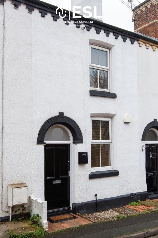 2 Bedroom Terrace Cottage, Parking, 5 Minutes Drive To Royal Shrewsbury Hospital エクステリア 写真